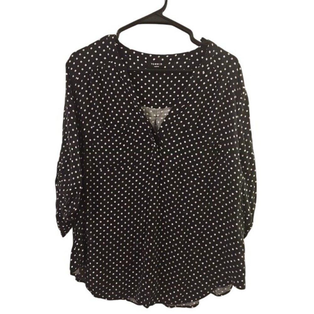 Torrid Harper Size 0 or Large Black White Polka Dot Roll Tab Sleeve Top Pockets